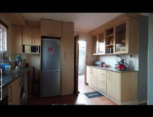 3 BEDROOM HOUSE FOR SALE IN CLAYVILLE